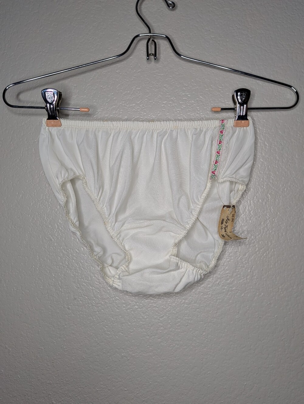 New Saks 5th Avenue White Vintage 70s Floral Lace Embroidered Briefs S NWT